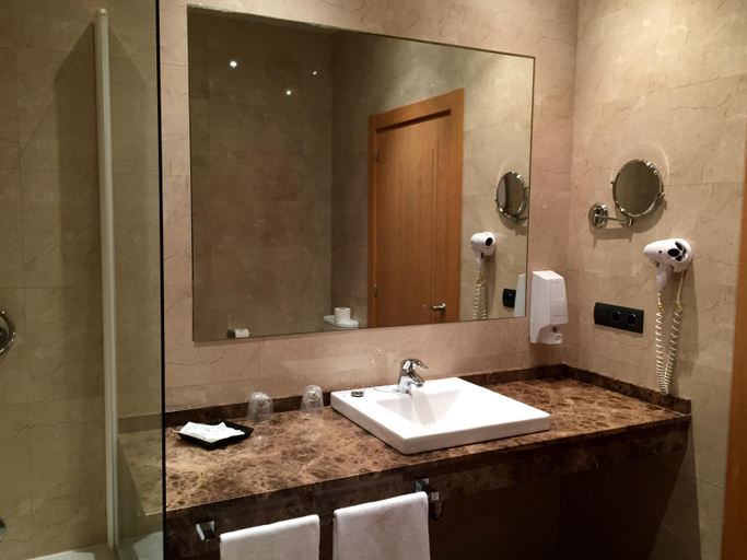 Bathroom 4, El Valles, Burgos