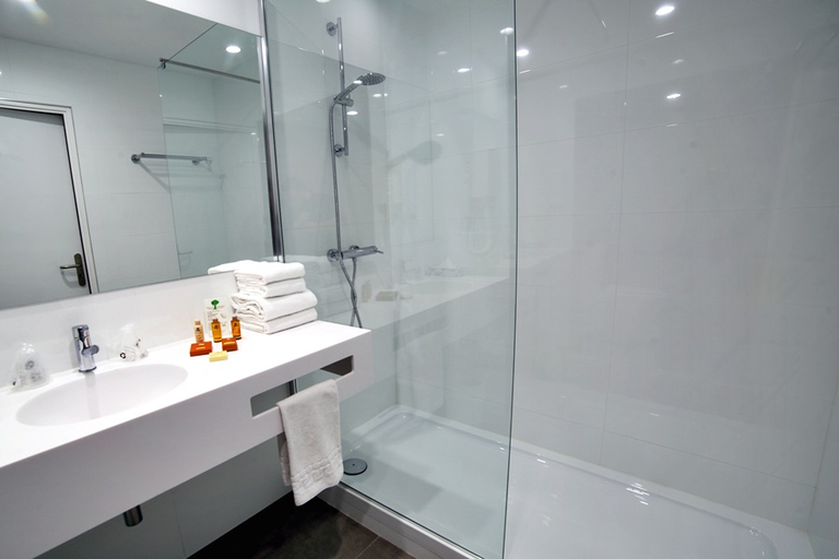 Bathroom 5, Plaza Futuroscope, Vienne