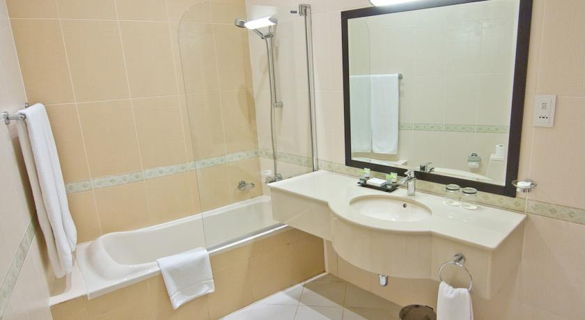 Bathroom, Al Hamra Village Golf Resort, Ras Al Khaimah