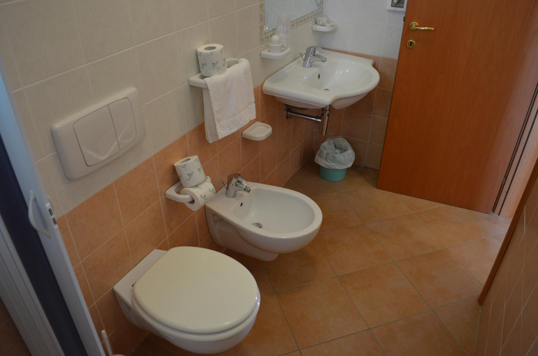Bathroom 5, Luzia Agriresort, Vibo Valentia