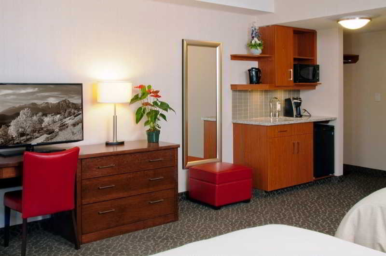Bedroom 3, The Crimson Jasper, Division No. 15
