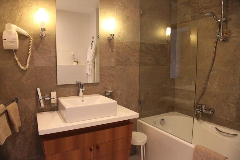 Bathroom 3, Le Belvedere , Bab Bhar
