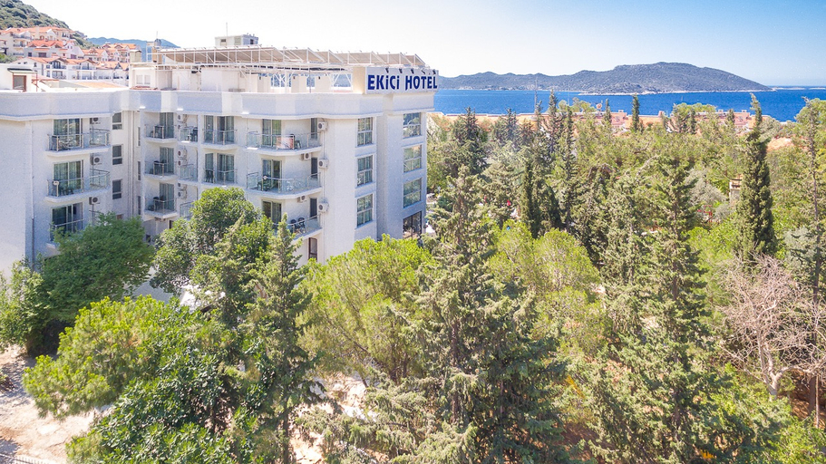 Exterior & Views