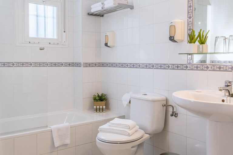Bathroom 4, Leflet Gran Avenida, Sevilla