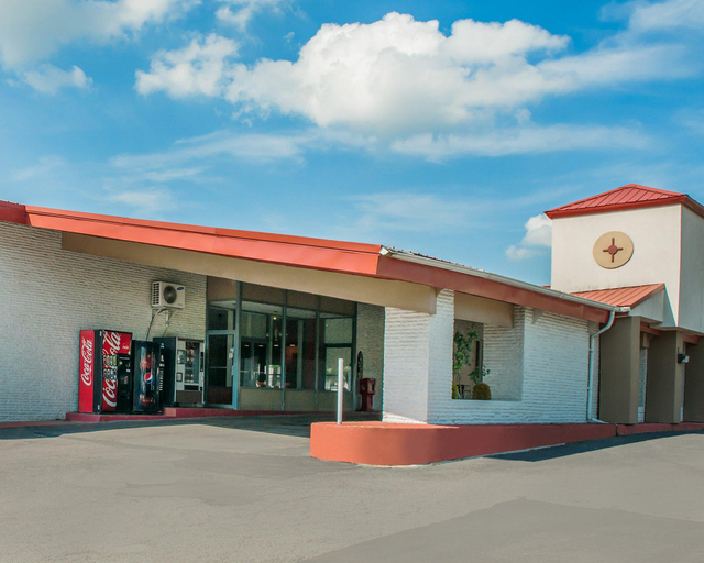 Exterior & Views 2, Econo Lodge Evansville, Vanderburgh