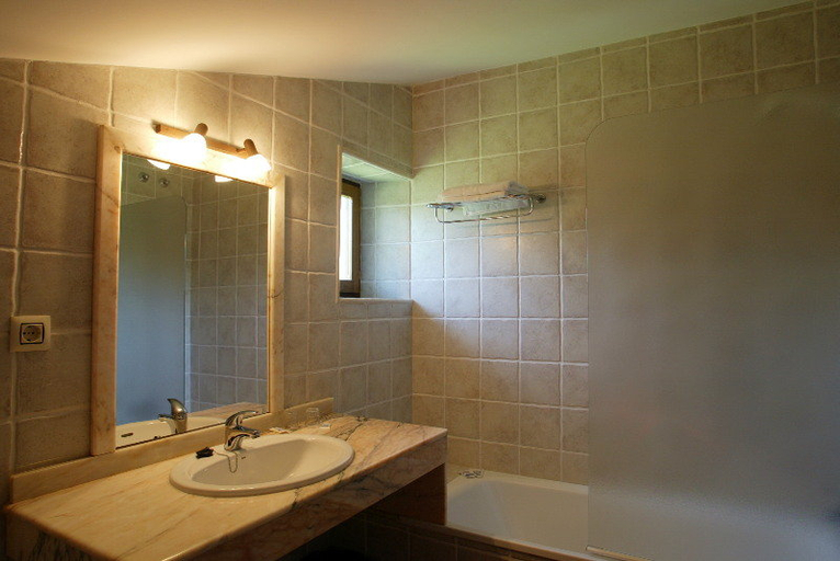Bathroom, Complejo San Marcos Posada, Cantabria