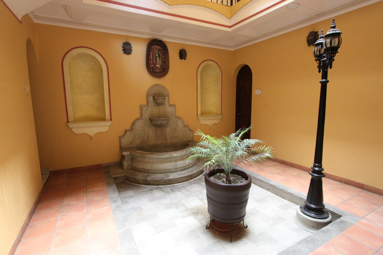 Public Area 4, Casantica, Del Centro