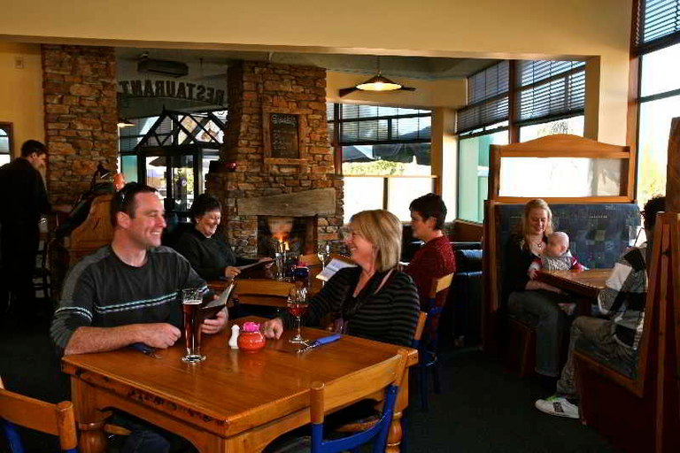 Food & Drinks 5, Distinction Luxmore Hotel, Southland