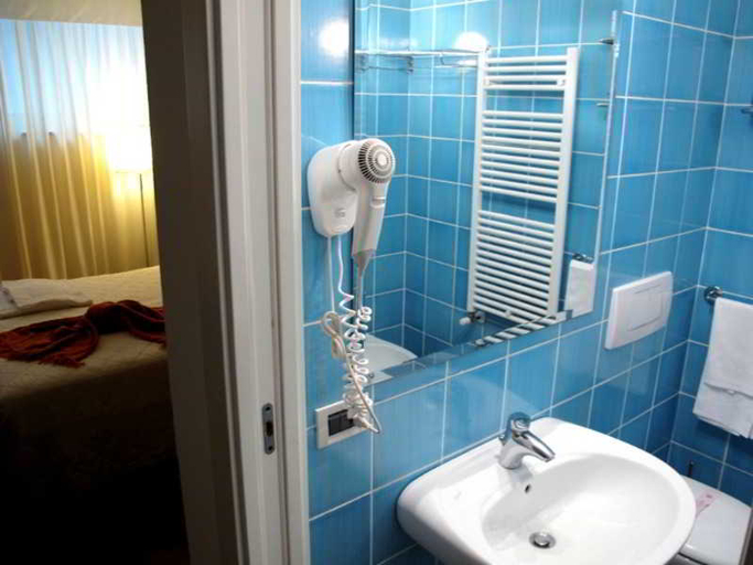Bathroom, Principe di Piemonte, Rimini