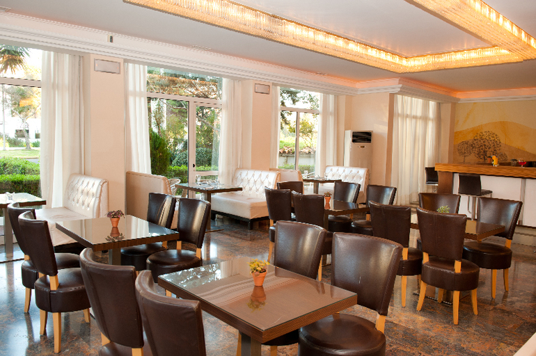 Public Area, London Hotel, Attica