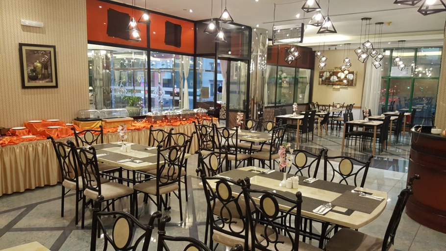 Food & Drinks 4, West Zone Pearl Hotel Apartments, Dubai