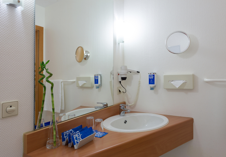 Bathroom 4, Courtyard by Marriott Dortmund, Dortmund