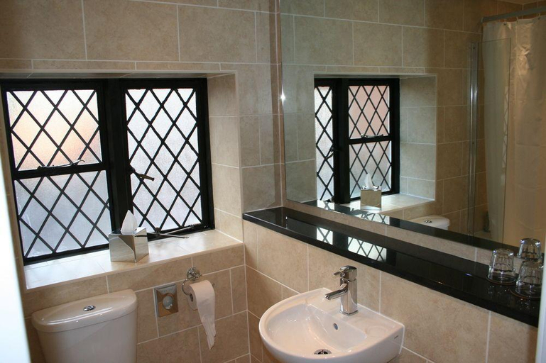 Bathroom 5, The Legacy Rose And Crown, Wiltshire