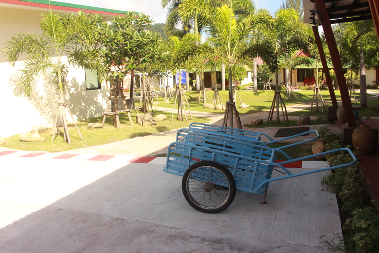 Public Area 2, Golden Bay Cottages, Ko Lanta