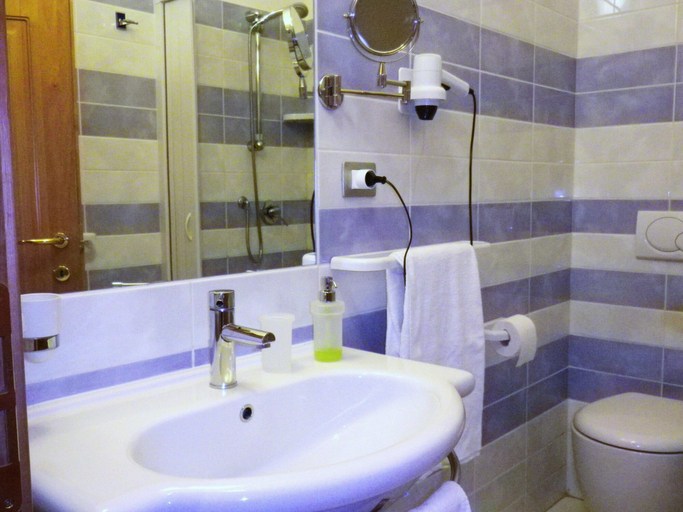 Bathroom 5, Elisart Guest House, Sassari