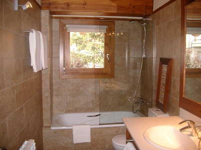 Bathroom 5, Aparthotel Bellver, Lleida