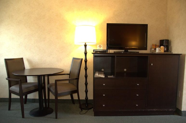 Bedroom 4, Best Budget Inn Suites Kamloops, Thompson-Nicola