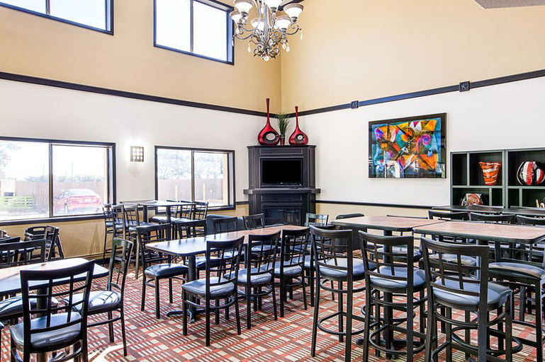 Food & Drinks 5, Quality Inn Suites Seaworld North, Bexar