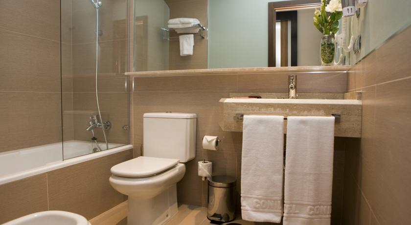 Bathroom, Conilsol Hotel y Aptos, Cádiz