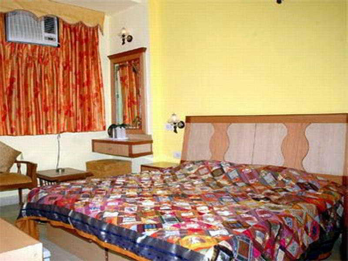 Bedroom 2, S.P.B. 87, West