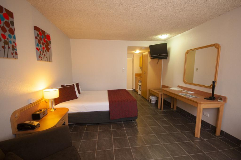 Bedroom 4, The Robert Towns, City
