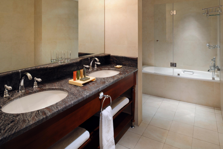 Bathroom 5, Movenpick Hotel and Residence Al Bidaa, Salmiya