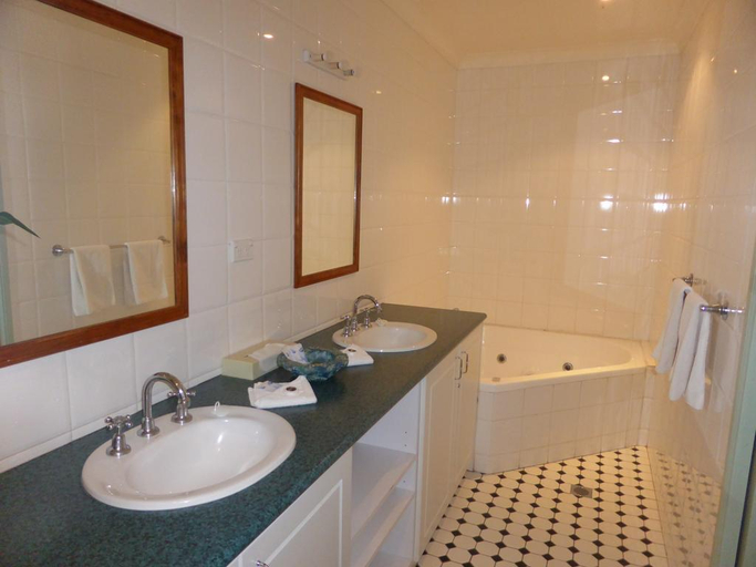Bathroom, Comfort Inn Hilltop, Broken Hill