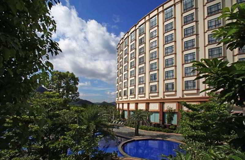 Exterior & Views