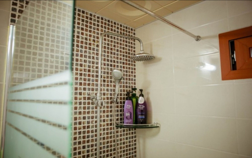 Bathroom 3, J&J Pension, Gangneung