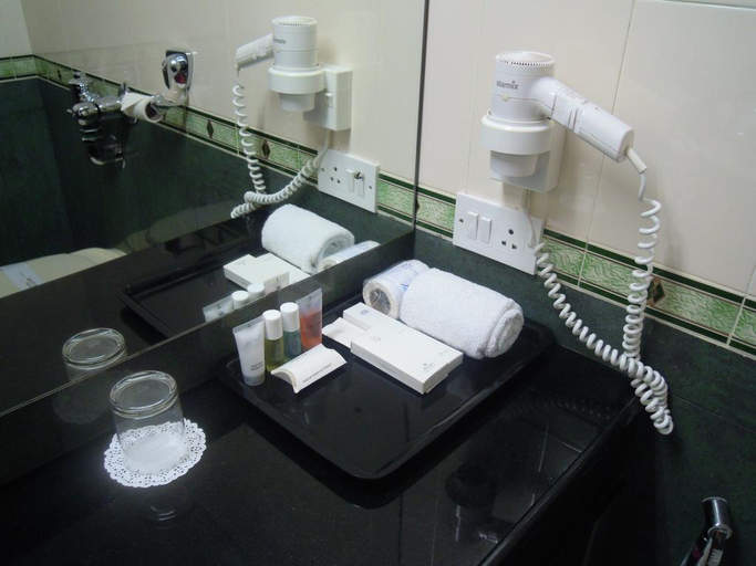 Exterior & Views 2, The Avenue Center Hotel, Ernakulam
