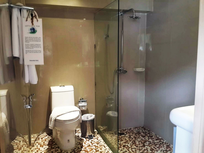 Bathroom 23
