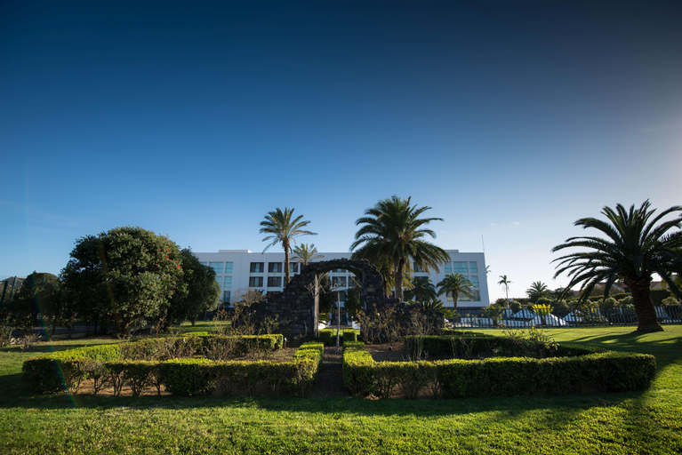 Exterior & Views 29