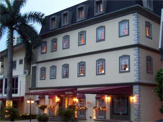 Exterior & Views