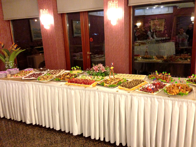 Food & Drinks 5, Grand Hotel, Tiranës