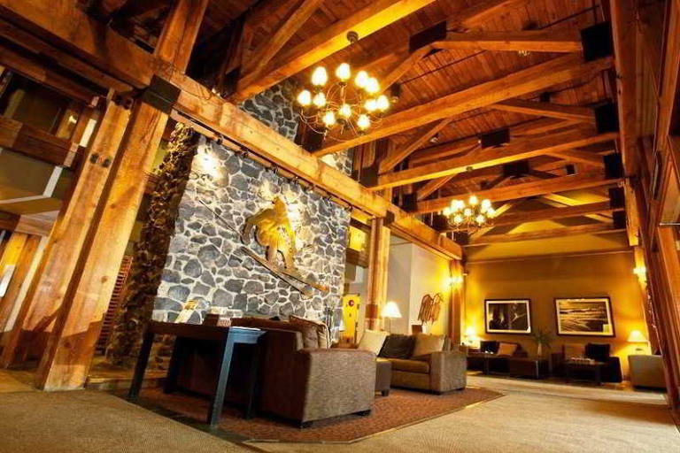 Public Area, Tantalus Resort Lodge, Squamish-Lillooet
