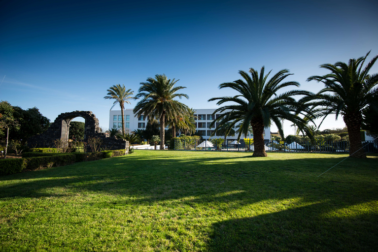 Exterior & Views 26