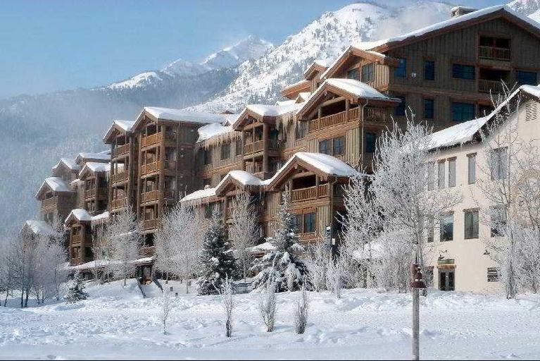 Exterior & Views