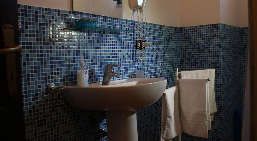 Bathroom 4, Art Lincoln Palermo, Palermo