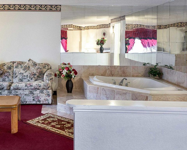 Econo Lodge South, Prince George