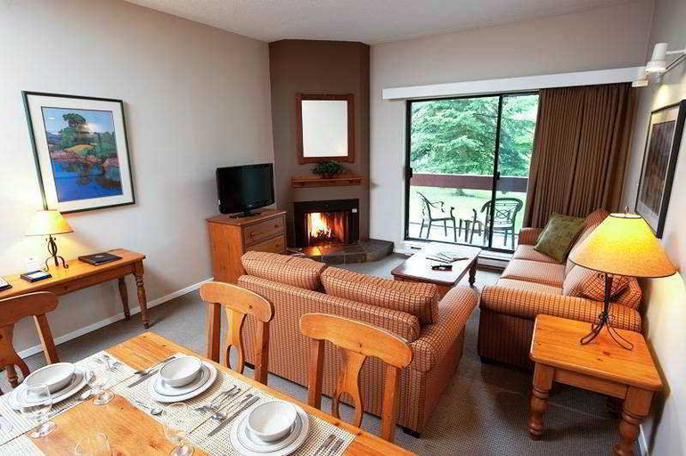 Bedroom 5, Tantalus Resort Lodge, Squamish-Lillooet