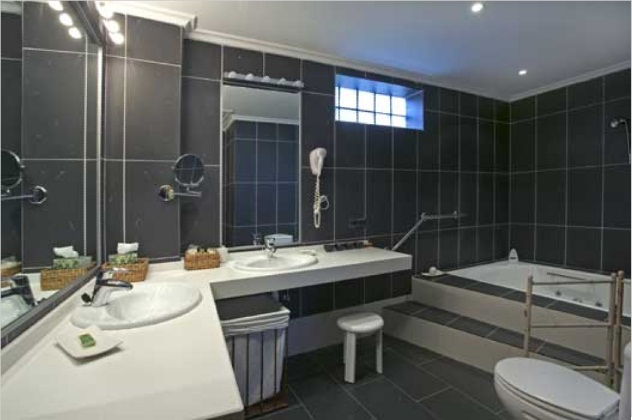 Bathroom, Señorio de los Bazan, León
