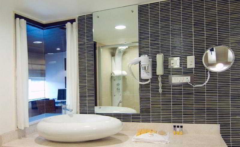 Bathroom 4, Iris - The Business Hotel and Spa, Bangalore