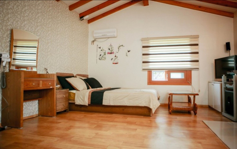Bedroom 2, J&J Pension, Gangneung