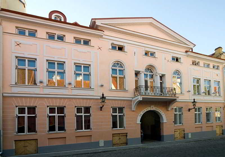 Exterior & Views