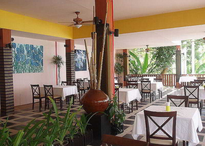 Food & Drinks 3, Kohngai Cliff Beach (formely Chateau Hill Resort), Ko Lanta
