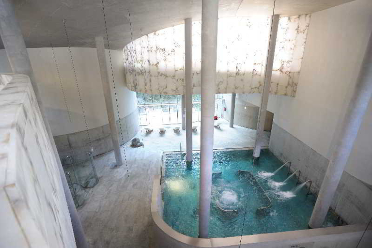 Bathroom 5, Hotel Continental, Huesca
