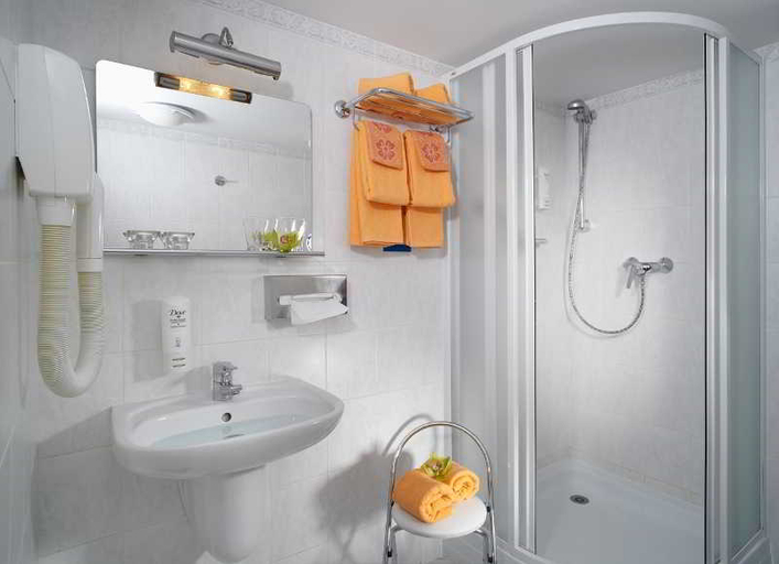 Bathroom 5, Chateau Monty Spa Resort, Cheb