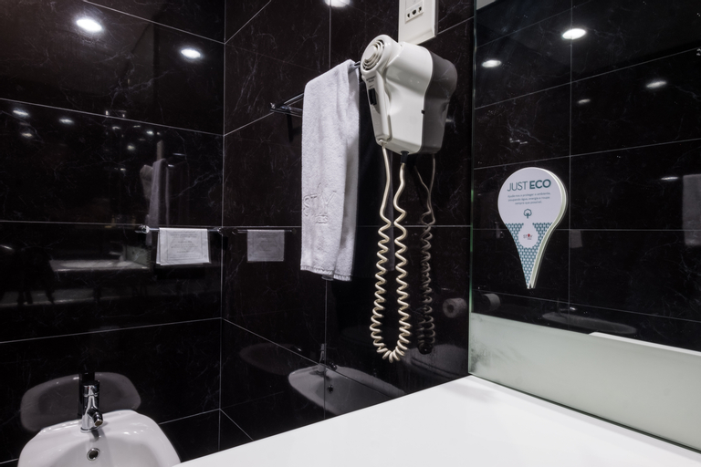 Bathroom 22