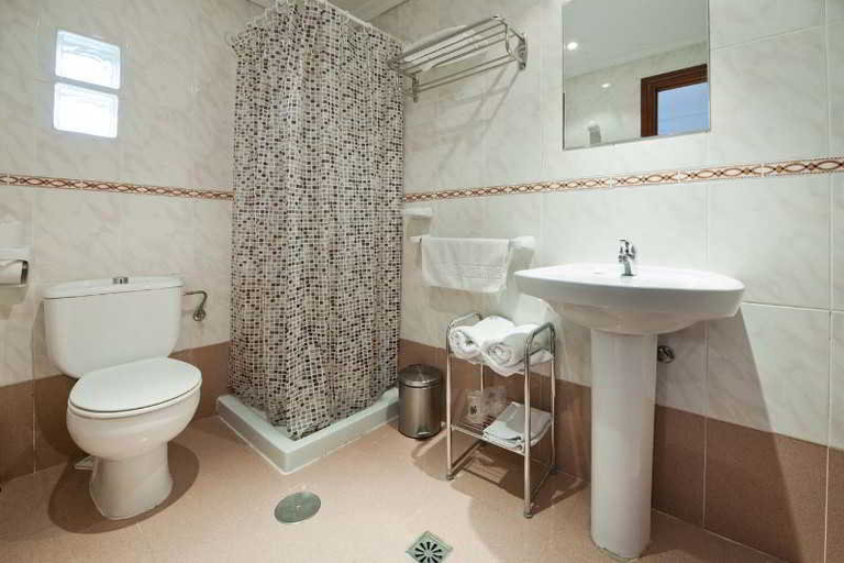Bathroom 5, Hostal Sol, Toledo