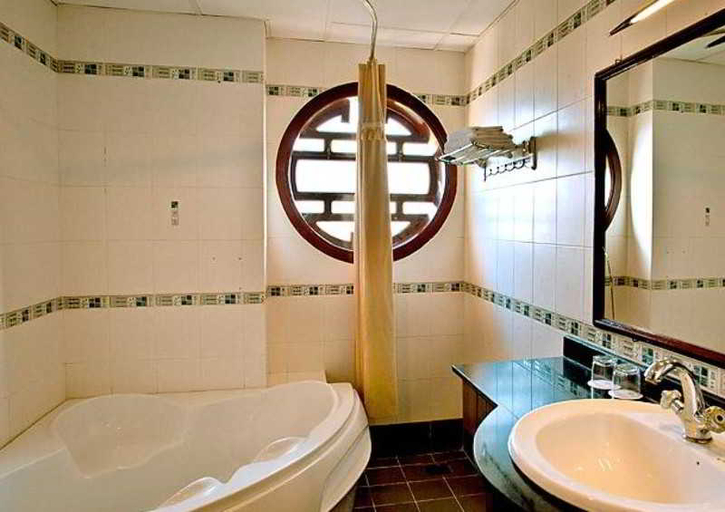 Bathroom 5, Hoi An Aurora Riverside Hotel and Spa, Da Nang
